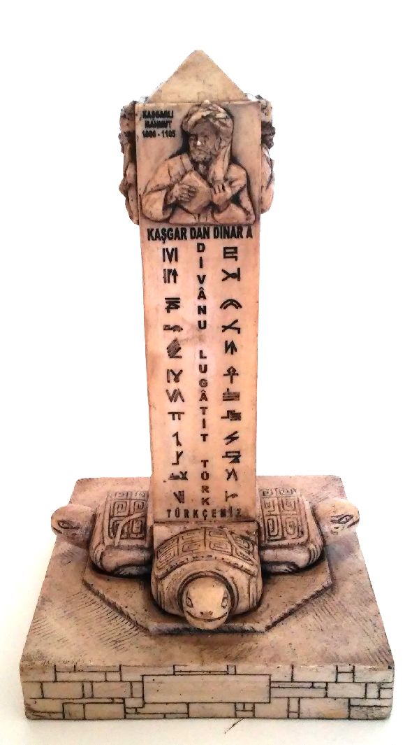 Divanu Lugati't Türk lugati kitabesi yazıtı biblosu maketi anıtı anıt yapımı tasarımı yapanlar divanı lugat oğuz boyları sembolleri rölyefi kabartması rölyef kabartma heykeli kitabe yazıtları hediyelik süs eşyası 1072-1074 yılları arasında Kaşgarlı Mahmud tarafından Bağdat ta yazılmış Araplara Türkçe öğretmek amacıyla yazılmış bir sözlüktür